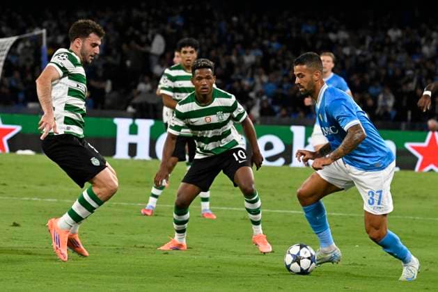 October 1, 2025, Napoli, Italy: Napoli™s defender Leonardo Spinazzola AND Sporting™s forward Fotis Ioannidis (L) in action during the UEFA Champions League group phase match between SSC Napoli and Sporting CP at ˜ Diego Armando Maradona™ Stadium in Naples, Italy, 1 october 2025 .ANSA CIRO FUSCO. UEFA Champions League Napoli Vs Sporting  - ZUMAa110 20251001_zaf_a110_044 Copyright: xCiroxFuscox