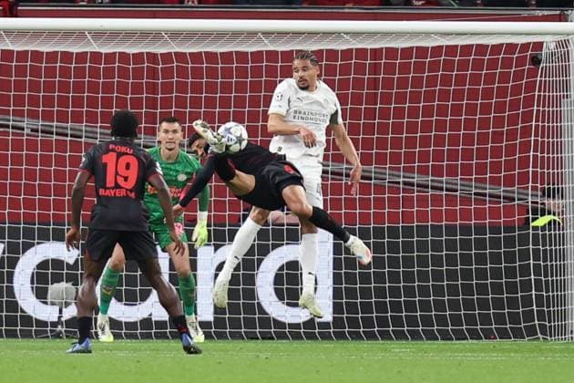 01.10.2025, xrekx, Fussball UEFA Champions League, Bayer 04 Leverkusen - PSV Eindhoven v.l. Matej Kovar (PSV Eindhoven) Equi Fernandez (Bayer 04 Leverkusen) Armando Obispo (PSV Eindhoven) (DFL DFB REGULATIONS PROHIBIT ANY USE OF PHOTOGRAPHS as IMAGE SEQUENCES and or QUASI-VIDEO) Leverkusen