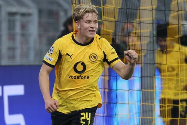 UEFA Champions League - Borussia Dortmund - Athletic Bilbao am 01.10.2025 im Signal Iduna Park in Dortmund Jubel, Torjubel, Torschuetze, Torschütze Daniel Svensson (Dortmund 24) jubelt nach seinem Tor zum 1 zu 0