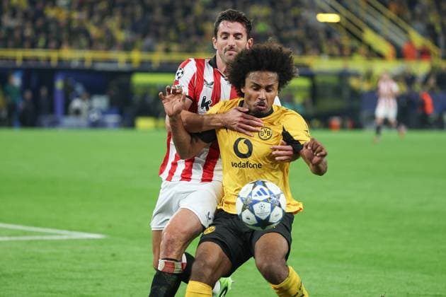 UEFA Champions League - Borussia Dortmund - Athletic Bilbao am 01.10.2025 im Signal Iduna Park in Dortmund Karim Adeyemi (Dortmund 27) gegen Daniel Vivian (Bilbao 3)