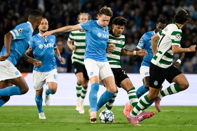 Scott McTominay of SSC Napoli and Maximiliano Araujo of Sporting CP during the UEFA Champions League 2025 2026 football match between SSC Napoli and Sporting CP at Diego Armando Maradona stadium in Naples (Italy), October 1, 2025. andreaxstaccioli
