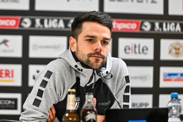 GER, 3. Liga, SSV Ulm 1846 vs 1. FC Schweinfurt 05 01.10.2025, Donaustadion, Ulm, GER, 3. Liga, SSV Ulm 1846 vs 1. FC Schweinfurt 05, im Bild Victor Keinhenz (Schweinfurt), Pressekonferenz nach Spielende