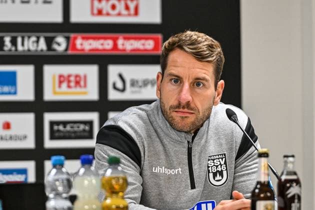 GER, 3. Liga, SSV Ulm 1846 vs 1. FC Schweinfurt 05 01.10.2025, Donaustadion, Ulm, GER, 3. Liga, SSV Ulm 1846 vs 1. FC Schweinfurt 05, im Bild Moritz Glasbrenner (SSV Ulm), Pressekonferenz nach Spielende