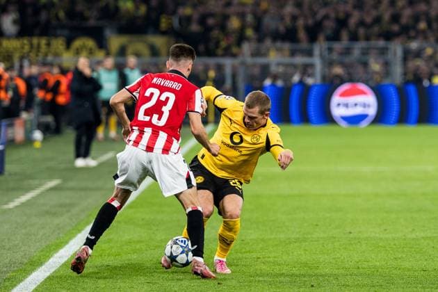 UEFA Champions League, Borussia Dortmund - Athletic Club Bilbao; 01.10.2025 Zweikampf Robert Navarro (Athletic Club Bilbao, 23), Julian Ryerson (Borussia Dortmund, 26) UEFA Champions League, Borussia Dortmund - Athletic Club Bilbao, Dortmund, SIGNAL IDUNA PARK am 01.10.2025 Copyright: xBEAUTIFULxSPORTS Wunderlx