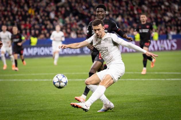 UEFA Champions League, Bayer 04 Leverkusen - PSV Eindhoven; 01.10.2025 Ivan Perisic (PSV Eindhoven, 5) versucht einen Abschluss; UEFA Champions League, Bayer 04 Leverkusen - PSV Eindhoven, Spieltag 2 am 01.10.2025 in der BayArena in Leverkusen. Copyright: xBEAUTIFULxSPORTS AxelxKohringx