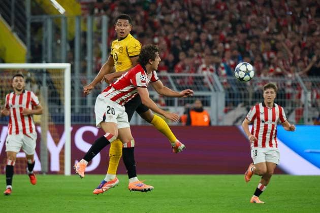 01.10.2025, xfanx, Fussball UEFA Champions League, Borussia Dortmund - Athletic Bilbao v.l. im Zweikampf Jobe Bellingham (BVB) und Unai Gomez (Athletic Bilbao) (DFL DFB REGULATIONS PROHIBIT ANY USE OF PHOTOGRAPHS as IMAGE SEQUENCES and or QUASI-VIDEO) Dortmund