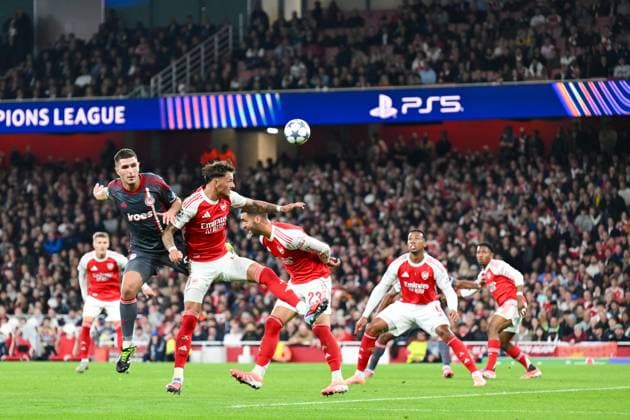 Lorenzo Pirola of Olympiacos and Ben White of Arsenal FC challenge for the high ball during the UEFA Champions League match between Arsenal and Olympiakos at the Emirates Stadium, London, England on 1 October 2025. Copyright: xPhilxHutchinsonx 44060010