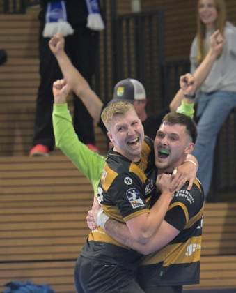 01.10.2025, Dresdner Sieg, Ivar Stvast und Siegtorschütze Timo Löser, re., HC Elbflorenz Dresden - HSV Hamburg, Handball, DHB-Pokal, HC Elbflorenz Dresden - VfL Lübeck-Schwartau, (c) Dresden