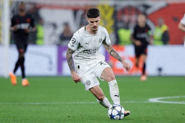 LEVERKUSEN , 01-10-2025 , BayArena , season 2025 2026 , UEFA Champions League football League phase matchday 2 , match between Bayer Leverkusen and PSV , picture shows PSV player Dennis Man Leverkusen - PSV  x31311162x Copyright: