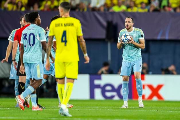 October 1, 2025, Vilarreal, Castellon, SPAIN: Federico Gatti of Juventus de Turin protest during the UEFA Champions League, semifinals, football match played between Villarreal CF and Juventus de Turin at the Ceramica Stadium on October 1, 2025, in Castellon, Spain. Vilarreal SPAIN - ZUMAa181 20251001_zaa_a181_043 Copyright: xIvanxTerronx