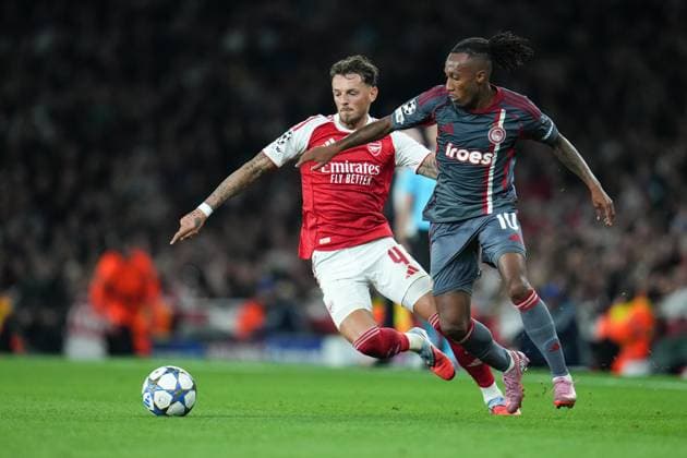 UEFA Champions League Arsenal v Olympiakos FC Ben White of Arsenal and Gelson Martins of Olympiacos during the UEFA Champions League match Arsenal vs Olympiakos FC at Emirates Stadium, London, United Kingdom, 1st October 2025 (Photo by Harvey Murphy News Images) Copyright: xHarveyxMurphy NewsxImagesx