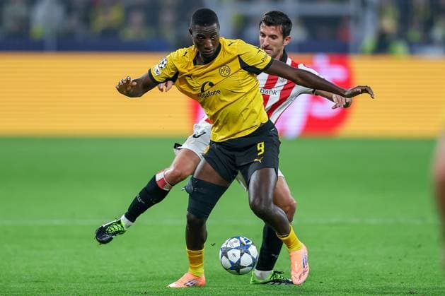 01.10.2025, Fußball, UEFA Champions League, Borussia Dortmund - Athletic Club Bilbao, BVB Stadion, 2. Spieltag, Saison 2025 2026: Serhou Guirassy (BVB 09) im Zweikampf gegen Dani Vivian (Bilbao 03) Regulations prohibit any use of photographs as image sequences and or quasi-video. Nordrhein-Westfalen Deutschland