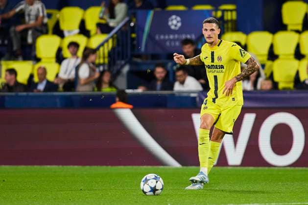 Villarreal CF v Juventus - UEFA Champions League 2025 26 League Phase MD2 VILLARREAL, SPAIN - OCTOBER 01: Rafa Marin of Villarreal CF passes the ball during the UEFA Champions League 2025 26 League Phase MD2 match between Villarreal CF and Juventus at Estadio de la Ceramica on October 01, 2025 in Villarreal, Spain. (Photo by Jose Torres Photo Players Images Magara Press) Villarreal Estadio de la Ceramica Spain Copyright: xJosexTorresx