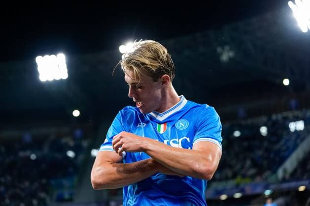 Napoli v Sporting Lisbon - UEFA Champions League Rasmus Hojlund of SSC Napoli celebrates after scoring first goal during the UEFA Champions League 2025 26 League Phase MD2 match between SSC Napoli and Sporting Lisbon at Stadio Diego Armando Maradona on October 1, 2025 in Neaples, Italy. Neaples Stadio Diego Armando Maradona Campania Italy Copyright: xGiuseppexMaffiax 251001_UCL_Napoli-Sporting_GM_6291