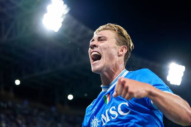 Napoli v Sporting Lisbon - UEFA Champions League Rasmus Hojlund of SSC Napoli celebrates after scoring first goal during the UEFA Champions League 2025 26 League Phase MD2 match between SSC Napoli and Sporting Lisbon at Stadio Diego Armando Maradona on October 1, 2025 in Neaples, Italy. Neaples Stadio Diego Armando Maradona Campania Italy Copyright: xGiuseppexMaffiax 251001_UCL_Napoli-Sporting_GM_6357