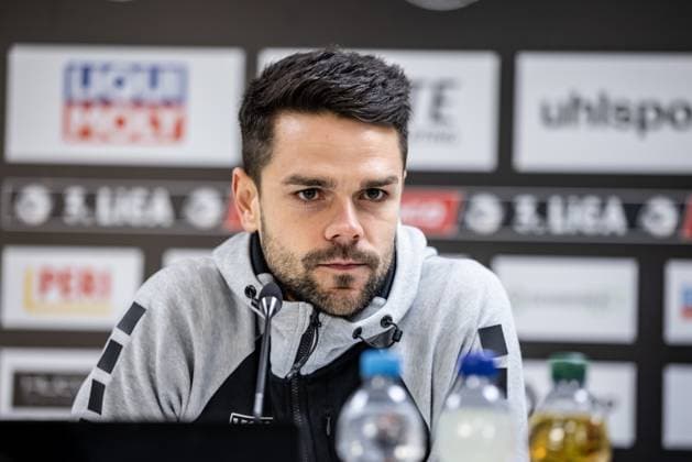 Fussball, Saison 2025 2026, 3. Liga, Donaustadion Ulm, 9. Spieltag, SSV Ulm 1846 Fußball - 1. FC Schweinfurt 05, 01.10.2025 01.10.2025, Fussball, Saison 2025 2026, 3. Liga, Donaustadion Ulm, 9. Spieltag, SSV Ulm 1846 Fußball - 1. FC Schweinfurt 05, Trainer Victor Kleinhenz (1.FC Schweinfurt 05) Foto: Lucca Fundel Ulm Donaustadion Baden-Württemberg Deutschland