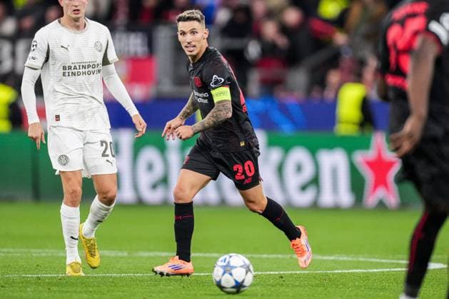 2025-10-01 Bayer 04 Leverkusen v PSV Eindhoven - UEFA Champions League 2025 26 League Phase MD2 LEVERKUSEN, GERMANY - OCTOBER 1: Alejandro Grimaldo of Bayer 04 Leverkusen dribbles during the UEFA Champions League 2025 26 League Phase MD2 match between Bayer 04 Leverkusen and PSV Eindhoven at BayArena on October 1, 2025 in Leverkusen, Germany. Leverkusen BayArena Germany Content not available for redistribution in The Netherlands directly or indirectly through any third parties. Copyright: xJorisxVerwijstx