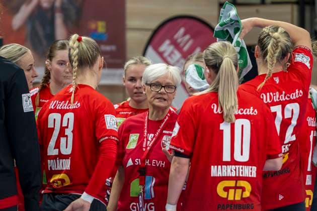 Handball Bundesliga Frauen, Saison 2025 2026 SV Union Halle-Neustadt vs.VfL Oldenburg Halle, Deutschland 01.Oktober 2025: Im Bild: Mitte Trainerin Ines Seidler (Halle) Halle Saale SWH Arena Sachsen-Anhalt Deutschland