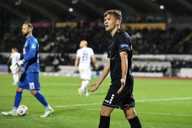 01.10.2025, Fussball, Herren, 9. Spieltag 3. Liga Saison 2025 2026: SSV Ulm 1846 - FC Schweinfurt 05 Sebastian Müller (FC Schweinfurt 05, 37) ist fassungslos