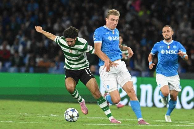 CALCIO - UEFA Champions League - SSC Napoli vs Sporting CP Trincao of Sporting Clube de Portugal competes for the ball with Rasmus Hojlund of SSC Napoli during the Uefa Champions League between SSC Napoli vs Sporting Clube de Portugal at Stadio Diego Armando Maradona Naples Italy  Copyright: xIPAxSport ABACAx