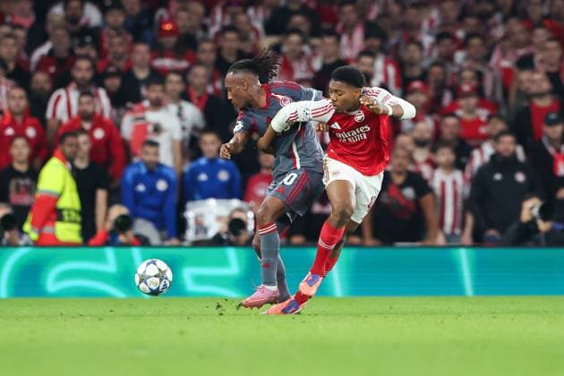 1st October 2025; Emirates Stadium, London, England; Champions League Football, Arsenal versus Olympiakos; Gelson Martins of Olympiacos and Myles Lewis-Skelly of Arsenal compete for the ball  HenningxvonxJagow
