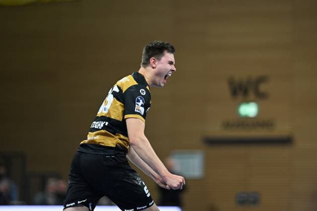 Jannik Dutschke (HC Elbflorenz 2006, 35) jubelt nach seinem Tor - HC Elbflorenz 2006 vs. HSV Hamburg, DHB-Pokal Herren, Spielzeit 2025 2026, 01.10.2025 HC Elbflorenz 2006 vs. HSV Hamburg - DHB-Pokal Herren, Spielzeit 2025 2026, 01.10.2025 Dresden Copyright: xEibner-Pressefoto xHoepnerx EP_PHR