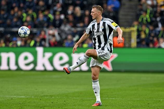 251001 Royale Union Saint-Gilloise vs Newcastle United FC Dan Burn (33) of Newcastle pictured during the Uefa Champions League second matchday in the League phase game in season 2025 - 2026 between Royale Union Saint-Gilloise and Newcastle United FC on October 1 , 2025 in Anderlecht, Belgium. (Photo by David Catry sportpix) Anderlecht Belgium  Copyright: xDavidxCatryx 20251001DC2_8113