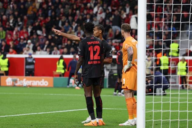 01.10.2025, xrekx, Fussball UEFA Champions League, Bayer 04 Leverkusen - PSV Eindhoven v.l. Loic Bade (Bayer 04 Leverkusen) Edmond Tapsoba (Bayer 04 Leverkusen) Mark Flekken (Bayer 04 Leverkusen) (DFL DFB REGULATIONS PROHIBIT ANY USE OF PHOTOGRAPHS as IMAGE SEQUENCES and or QUASI-VIDEO) Leverkusen