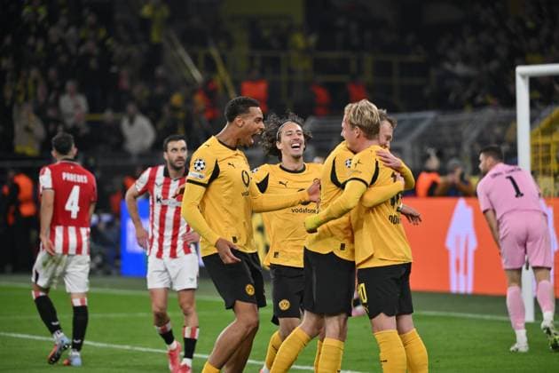 Jubel 4:1, v.li., Felix Nmecha (Borussia Dortmund), Fabio Silva (Borussia Dortmund), Fabio Silva , Maximilian Beier (Borussia Dortmund), Julian Brandt (Borussia Dortmund) 01.10.2025, Fussball Champions League 2025 2026, 2. Spieltag, Borussia Dortmund - Athletic Bilbao UEFA regulations prohibit any use of photographs as image sequences and or quasi-video Dortmund Signal Iduna Park Nordrhein Westfalen Deutschland