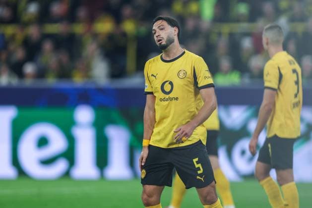 Fußball UEFA Champions League 2. Spieltag Borussia Dortmund - Athletic Bilbao am 01.10.2025 im Signal Iduna Park in Dortmund Ramy Bensebaini ( Dortmund ) nach dem Gegentor