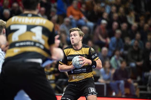 Viktor Petersen Norberg (HC Elbflorenz 2006, 8) im Angriff - HC Elbflorenz 2006 vs. HSV Hamburg, DHB-Pokal Herren, Spielzeit 2025 2026, 01.10.2025 HC Elbflorenz 2006 vs. HSV Hamburg - DHB-Pokal Herren, Spielzeit 2025 2026, 01.10.2025 Dresden Copyright: xEibner-Pressefoto xHoepnerx EP_PHR