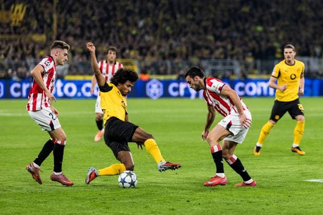 UEFA Champions League, Borussia Dortmund - Athletic Club Bilbao; 01.10.2025 Zweikampf Robert Navarro (Athletic Club Bilbao, 23), Karim Adeyemi (Borussia Dortmund, 27), Inigo Lekue (Athletic Club Bilbao, 15) UEFA Champions League, Borussia Dortmund - Athletic Club Bilbao, Dortmund, SIGNAL IDUNA PARK am 01.10.2025 Copyright: xBEAUTIFULxSPORTS Wunderlx
