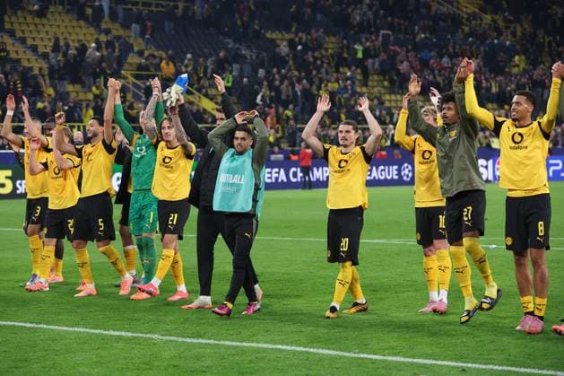 UEFA Champions League - Borussia Dortmund - Athletic Bilbao am 01.10.2025 im Signal Iduna Park in Dortmund Jubel über den Sieg bei der Mannschaft von Borussia Dortmund, hier mit Fabio Silva (Dortmund 21) , Marcel Sabitzer (Dortmund 20) , Karim Adeyemi (Dortmund 27) , Felix Nmecha (Dortmund 8)