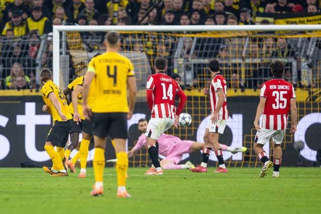 01.10.2025, UEFA Champions League, 2. Spieltag, Borussia Dortmund - Athletic Club Bilbao, Marcel Sabitzer (Borussia Dortmund) schießt Serhou Guirassy (Borussia Dortmund) an und der trifft zum 3:1, Dortmund Signal Iduna Park NRW Deutschland xRHR-FOTO DEx Copyright: DennisxEwert RHR-FOTOx RHR-FOTO DE