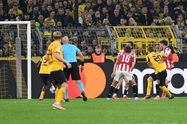 Marcel Sabitzer (Borussia Dortmund) Tor zum 3:1 waehrend des Spiels der UEFA Champions League 2025 26, 2. Spieltag Ligaphase zwischen Borussia Dortmund und Athletic Club Bilbao, SIGNAL IDUNA PARK am 01. October 2025 in Dortmund, Deutschland. (Foto von Ralf Treese DeFodi Images) +++ Marcel Sabitzer (Borussia Dortmund) Tor zum 3:1 during the UEFA Champions League 2025 26 League Phase MD2 match between Borussia Dortmund and Athletic Club at BVB Stadion Dortmund on October 1, 2025 in Dortmund, Germany. (Photo by Ralf Treese DeFodi Images) Marcel Sabitzer Borussia Dortmund goal for 3 1 during the UEFA Champions League 2025 26 League Phase MD2 match between Borussia Dortmund and Athletic Club Bilbao, SIGNAL IDUNA PARK on October 01, 2025 in Dortmund, Germany, Germany Photo by Ralf Treese DeFodi Images Marcel Sabitzer Borussia Dortmund Goal for 3 1 during the UEFA Champions League 2025 26 League Phase MD2 match between Borussia Dortmund and Athletic Club at BVB Stadion Dortmund on October 1, 2025 in Dortmund, Germany Photo by Ralf Treese DeFodi Images