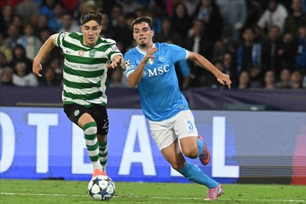 Miguel Gutierrez of SSC Napoli competes for the ball with Ivan Fresneda of Sporting Clube de Portugal during the Uefa Champions League between SSC Napoli vs Sporting Clube de Portugal at Stadio Diego Armando Maradona  Copyright: xAgostinoxGemito IPAxSportx xipa-agency.netx xx IPA_66024423 IPA_Agency_IPA66024423