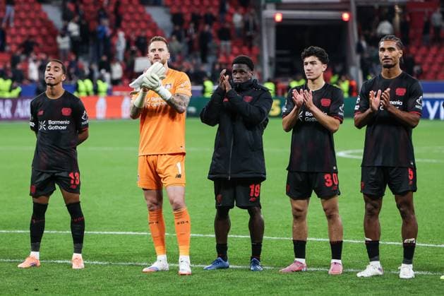 Fussball, UEFA Champions League Saison 2025 2026 Ligaphase - 2. Spieltag Bayer 04 Leverkusen - PSV Eindhoven 01.10.2025, BayArena Arthur (Bayer 04 Leverkusen, 13) Mark Flekken (Bayer 04 Leverkusen, 1) Ernest Poku (Bayer 04 Leverkusen, 19) Ibrahim Maza (Bayer 04 Leverkusen, 30) Loic Bade (Bayer 04 Leverkusen, 5) Leverkusen BayArena Nordrhein-Westfalen Deutschland