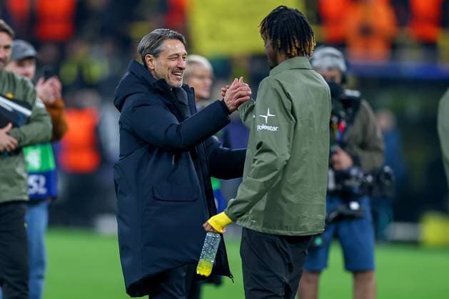 01.10.2025, Fußball, UEFA Champions League, Borussia Dortmund - Athletic Club Bilbao, BVB Stadion, 2. Spieltag, Saison 2025 2026: Abschlussjubel nach dem 4:1 Sieg des BVB gegen Bilbao. Cheftrainer Niko Kovac (BVB hc) sichtlich gut gelaunt neben Carney Chukwuemeka (BVB 17) Regulations prohibit any use of photographs as image sequences and or quasi-video. Nordrhein-Westfalen Deutschland