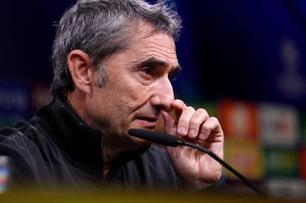 01.10.2025, Fußball, UEFA Champions League, Borussia Dortmund - Athletic Club Bilbao, BVB Stadion, 2. Spieltag, Saison 2025 2026: Die Trainer bei der Pressekonferenz nach dem Spiel . Sichtlich enttäuscht nach der Niederlage Cheftrainer Ernesto Valverde (Bilbao hc) Regulations prohibit any use of photographs as image sequences and or quasi-video. Nordrhein-Westfalen Deutschland