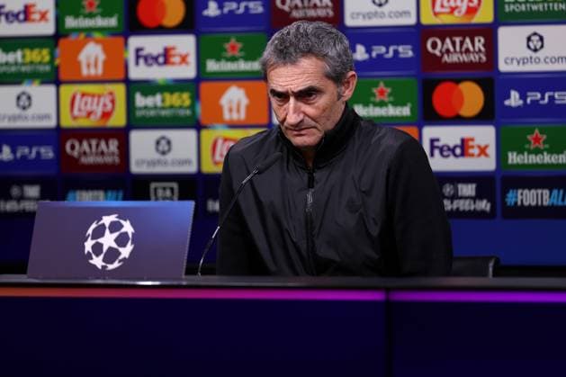 01.10.2025, Fußball, UEFA Champions League, Borussia Dortmund - Athletic Club Bilbao, BVB Stadion, 2. Spieltag, Saison 2025 2026: Die Trainer bei der Pressekonferenz nach dem Spiel . Sichtlich enttäuscht nach der Niederlage Cheftrainer Ernesto Valverde (Bilbao hc) Regulations prohibit any use of photographs as image sequences and or quasi-video. Nordrhein-Westfalen Deutschland