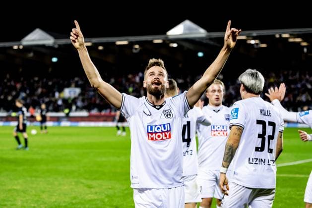 Fussball, Saison 2025 2026, 3. Liga, Donaustadion Ulm, 9. Spieltag, SSV Ulm 1846 Fußball - 1. FC Schweinfurt 05, 01.10.2025 01.10.2025, Fussball, Saison 2025 2026, 3. Liga, Donaustadion Ulm, 9. Spieltag, SSV Ulm 1846 Fußball - 1. FC Schweinfurt 05, Torjubel Jubel Freude nach Treffer Tor Torschuss zum 5:1 durch 9 Lucas Röser (SSV Ulm 1846 Fußball) Foto: Lucca Fundel Ulm Donaustadion Baden-Württemberg Deutschland