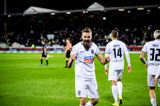 Fussball, Saison 2025 2026, 3. Liga, Donaustadion Ulm, 9. Spieltag, SSV Ulm 1846 Fußball - 1. FC Schweinfurt 05, 01.10.2025 01.10.2025, Fussball, Saison 2025 2026, 3. Liga, Donaustadion Ulm, 9. Spieltag, SSV Ulm 1846 Fußball - 1. FC Schweinfurt 05, Torjubel Jubel Freude nach Treffer Tor Torschuss zum 5:1 durch 9 Lucas Röser (SSV Ulm 1846 Fußball) Foto: Lucca Fundel Ulm Donaustadion Baden-Württemberg Deutschland