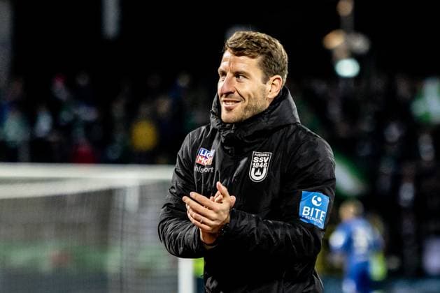 Fussball, Saison 2025 2026, 3. Liga, Donaustadion Ulm, 9. Spieltag, SSV Ulm 1846 Fußball - 1. FC Schweinfurt 05, 01.10.2025 01.10.2025, Fussball, Saison 2025 2026, 3. Liga, Donaustadion Ulm, 9. Spieltag, SSV Ulm 1846 Fußball - 1. FC Schweinfurt 05, Freude Emotionen mit dem Abpfiff beim ungeschlagenen Interimstrainer Moritz Glasbrenner (SSV Ulm 1846 Fußball) Foto: Lucca Fundel Ulm Donaustadion Baden-Württemberg Deutschland