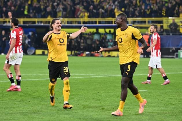 Jubel von Serhou GUIRASSY (DO) rechts nach seinem Tor zum 3-1, mit Marcel SABITZER (DO) der die Vorlage gab, Jubel, jubeln, Freude, cheers, Fussball UEFA Champions League Gruppenphase 2. Spieltag Borussia Dortmund (DO) - Atletic Bilbao 4-1 am 01.10.2025 in Dortmund Deutschland. UEFA regulations prohibit any use of photographs as image sequences and or quasi-video Â