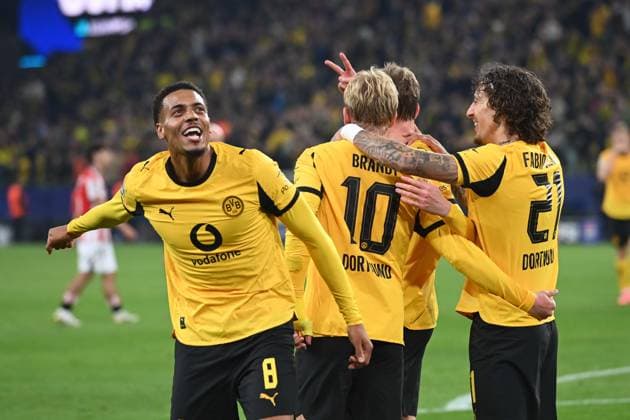 Julian BRANDT (DO) jubelt nach seinem Tor zum 4-1, Jubel, jubeln, Freude, cheers, links Felix NMECHA (DO) Fussball UEFA Champions League Gruppenphase 2. Spieltag Borussia Dortmund (DO) - Atletic Bilbao 4-1 am 01.10.2025 in Dortmund Deutschland. UEFA regulations prohibit any use of photographs as image sequences and or quasi-video Â