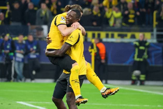 01.10.2025, xfanx, Fussball UEFA Champions League, Borussia Dortmund - Athletic Bilbao v.l. der Zweite Torschütze Serhou Guirassy (BVB) macht das Tor zum 3:0 für Borussia Dortmund und jubelt mit Marcel Sabitzer (DFL DFB REGULATIONS PROHIBIT ANY USE OF PHOTOGRAPHS as IMAGE SEQUENCES and or QUASI-VIDEO) Dortmund