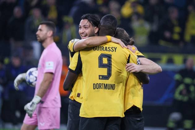 01.10.2025, xfanx, Fussball UEFA Champions League, Borussia Dortmund - Athletic Bilbao v.l. der Zweite Torschütze Serhou Guirassy (BVB) macht das Tor zum 3:0 für Borussia Dortmund und jubelt mit Ramy Bensebaini (BVB) (DFL DFB REGULATIONS PROHIBIT ANY USE OF PHOTOGRAPHS as IMAGE SEQUENCES and or QUASI-VIDEO) Dortmund