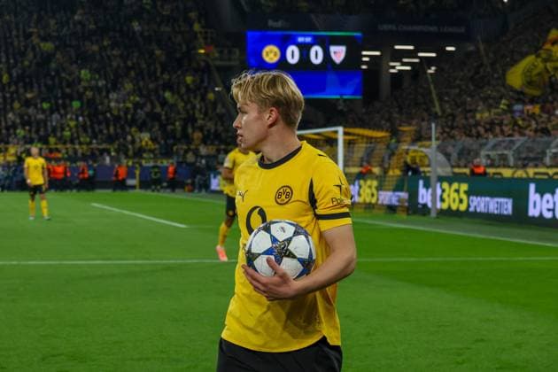01.10.2025, xfanx, Fussball UEFA Champions League, Borussia Dortmund - Athletic Bilbao v.l. Daniel Svensson (BVB) (DFL DFB REGULATIONS PROHIBIT ANY USE OF PHOTOGRAPHS as IMAGE SEQUENCES and or QUASI-VIDEO) Dortmund