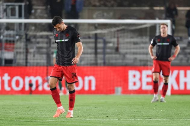 3. Liga; SC Verl - FC Ingolstadt 04; hängende Köpfe nach dem Gegentreffer zum 1:0, Lukas Fröde (34, FCI) Simon Lorenz (32, FCI) 3. Liga - FC Ingolstadt 04 Saison 2025 2026 SC Verl