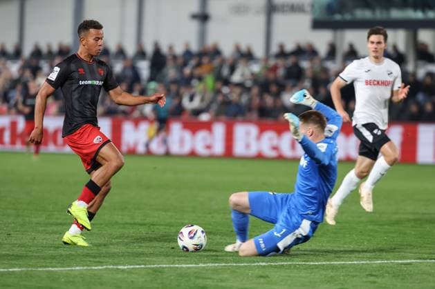 3. Liga; SC Verl - FC Ingolstadt 04; Torchance verpasst Marcel Costly (22, FCI) Torwart Schulze Philipp (1 Verl) 3. Liga - FC Ingolstadt 04 Saison 2025 2026 SC Verl